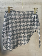Load image into Gallery viewer, Pepit sequin pareo skirt
